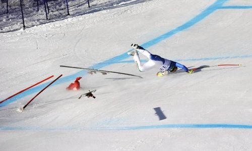 Италійка Даніела Маріг'єтті падає на змаганні з швидкістного спуску на лижах на шостий день Олімпіады. (Getty Images / Francis Bompard / Agence Zoom)
